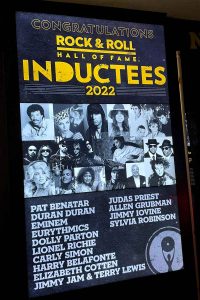 Dolly Parton, Eurythmics, Pat Benatar, Carly Simon and other inductees to Hall of Fame.