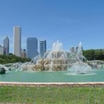 The Roguetrippers visit famous Buckingham fountain in the heart of Chicago, Illinois