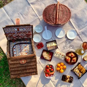 Road Trip Picnics are a great way to make the most of your vacation