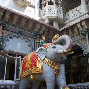 Respect the traditions and rules of religious buildings